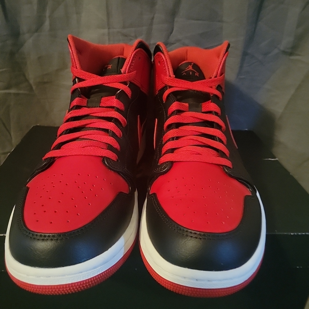 Jordan 1 Mid Alternate Bred - Picture 3 of 4